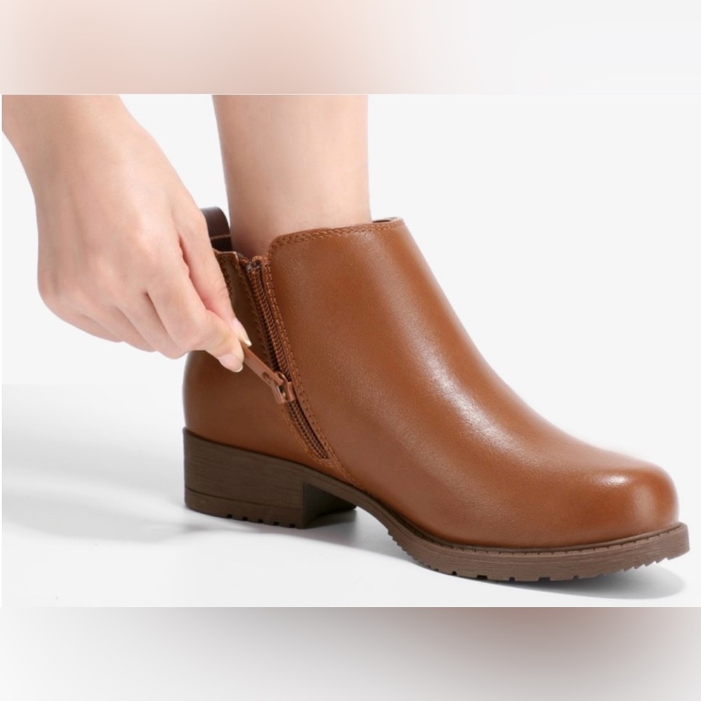 Sonoma‎ Cilantro Chelsea Boot Cognac Faux Leather Bootie Round Toe Side Zip 9.5